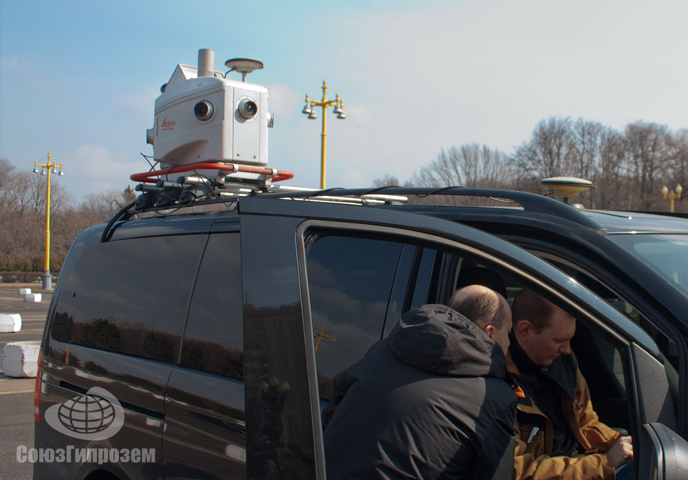 Мобильный лазерный сканер Leica Pegasus Two на рейлингах автомобиля