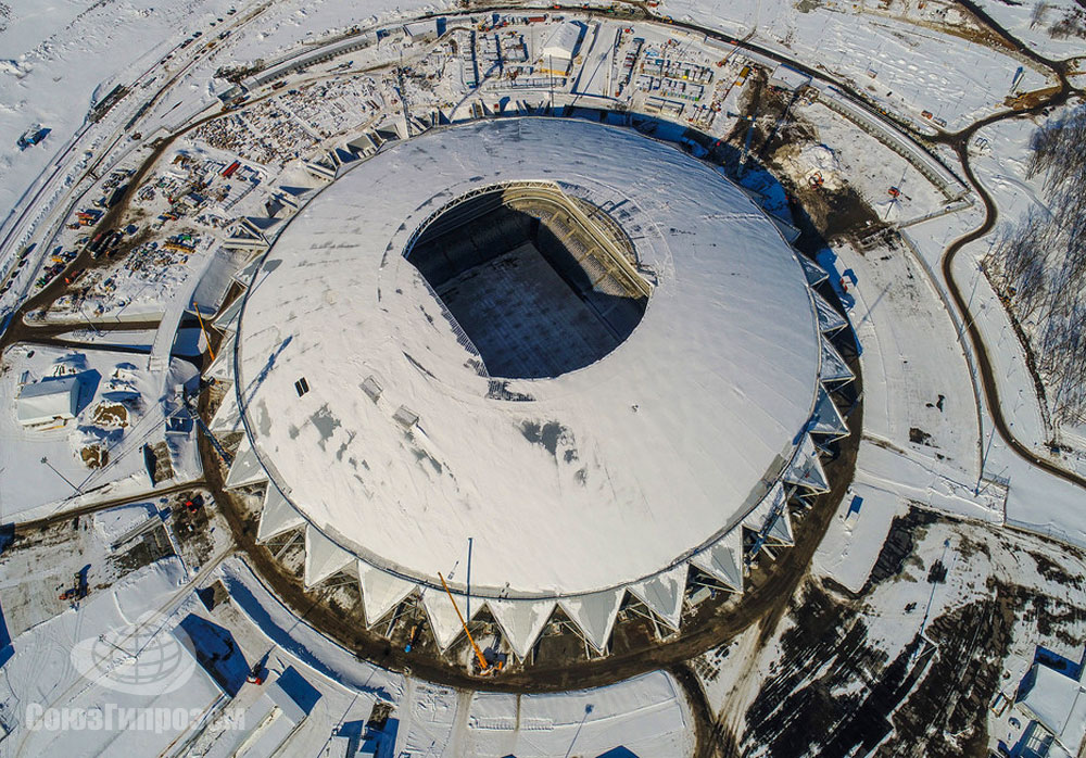 Заснеженный строящийся стадион «Самара Арена» в феврале 2018 года