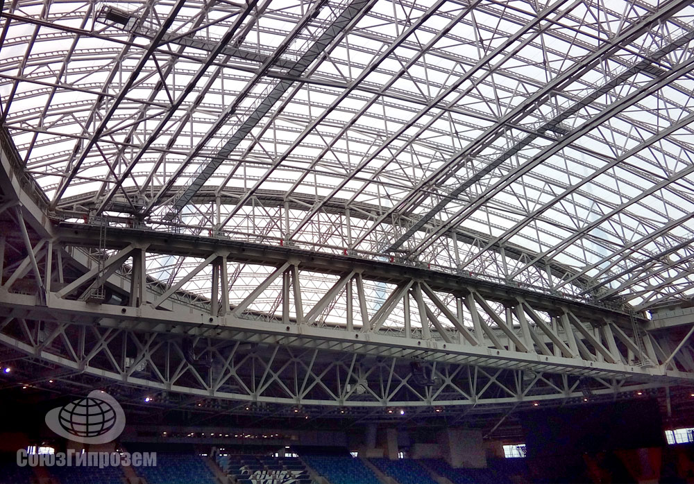 Под крышей стадиона во время лазерного сканирования